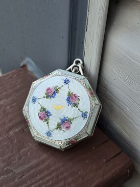 R&G Co STERLING SILVER ENAMEL Floral COMPACT with vintage makeup inside